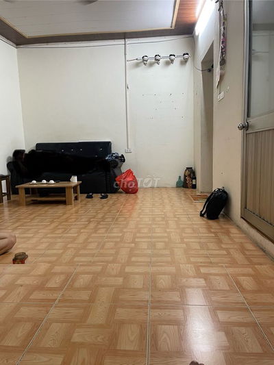 Căn hộ tập thể tầng 5 nhà A5 ngõ 29 phố Vũ Thạnh,Hà Nội.