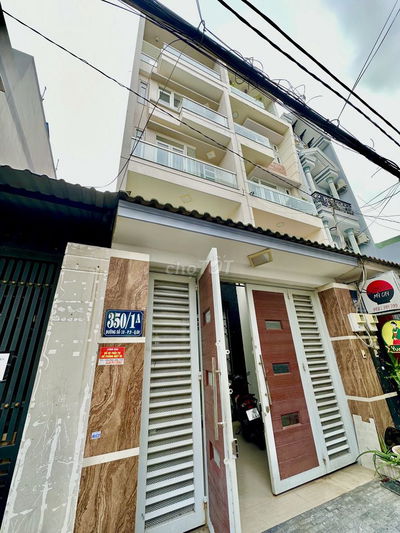 Phòng nhỏ Nội thất cơ bản, có cửa sổ sân thượng thoáng mát
