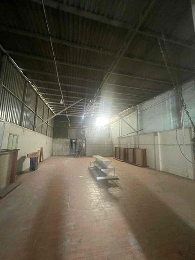 Cho thuê kho 250m2 có 3 pha gần chợ Dĩ An 1