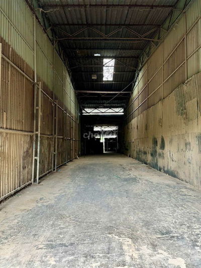 Kho xưởng 6×43m 260m2 QL1K, Linh Xuân gần chùa Cao Đài