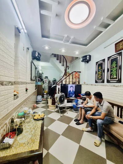 Nhà đẹp dân xây, bê tông cốt thép, nhà còn rất đẹp, giá nhỉnh 7 tỷ