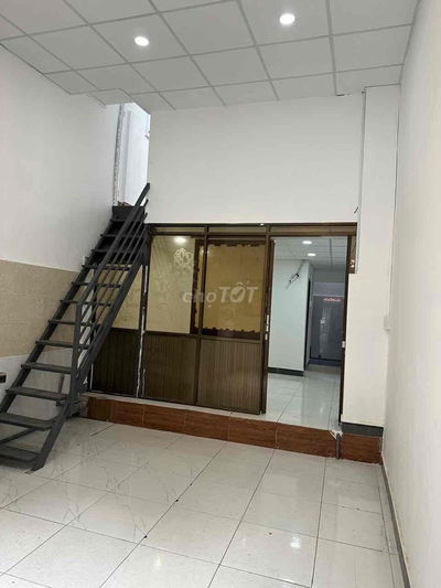Nhà ở 40m2 2 phòng ngủ CMT8 quận 3