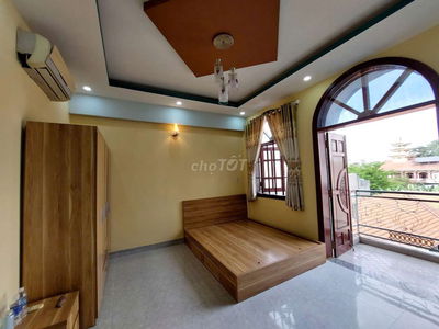 PHÒNG BAN CÔNG TO THOÁNG MÁT GẦN CHỢ HẠNH THÔNG TÂY GIÁ HẠT DẺ ✨