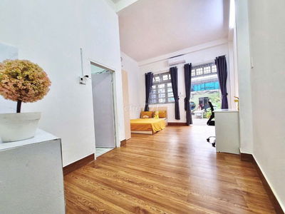 PHÒNG FULL NỘI THẤT CỬA SỔ LỚN Ở BÌNH THẠNH NGAY CHỢ BÀ CHIỂU GIÁP Q3