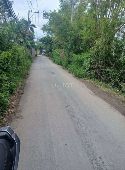 Bán đất mặt tiền.
Ngang 5 dài 23
Cách QL 1A 20m.
Giá 3ty chốt