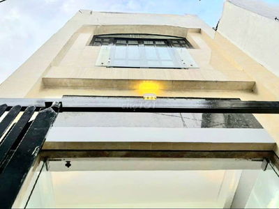 Nhà 4 tầng ngay công viên Bàu Cát đơn giản mà sang trọng sát hẻm xetải