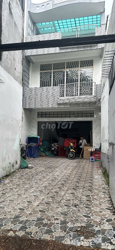 Cho thuê nhà mặt tiền đường 30/4, gần Phúc Long Coffee & Tea.