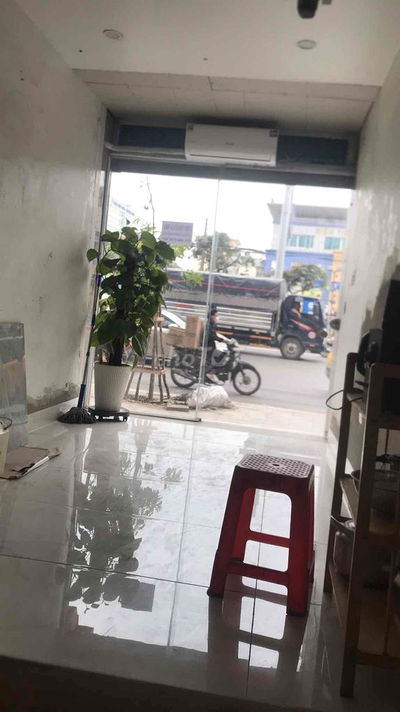 cho thuê cả nhà 5 tầng mặt phố giải phóng