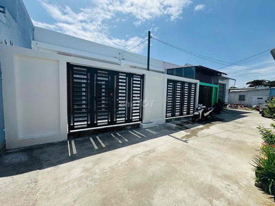 Hạ giá bán nhanh nhà mới 100% lộ oto gần Phú Cường