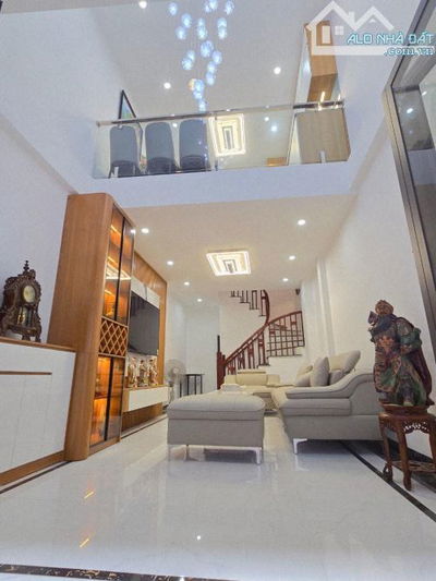 HIẾM, Ô TÔ ĐỖ CỬA - HÀNG XÓM VINHOM RIVERSIDE. NHÀ ĐẸP FULL NỘI THẤT- 31m2 - 6.2 TỶ