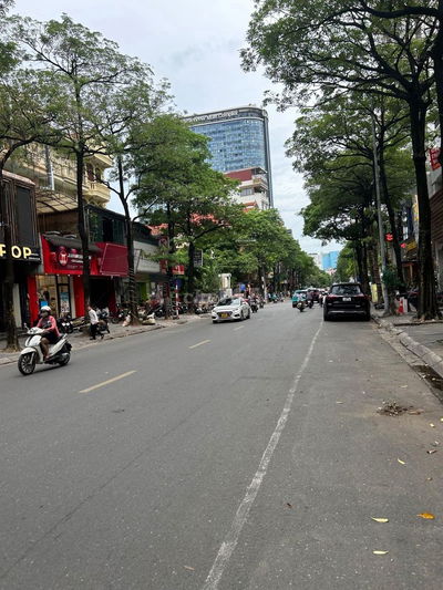 Cho thuê nhà ngõ 60 phố Vũ Phạm Hàm. DT 90M x 5 tầng đẹp có NT để ô tô