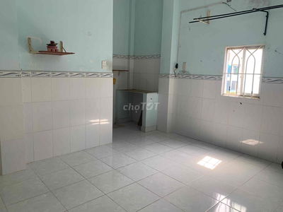 phòng trên lầu 1 cổng ra vô tự do