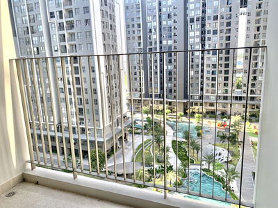 Bán căn 69m2, block B, tầng trung, view hồ bơi