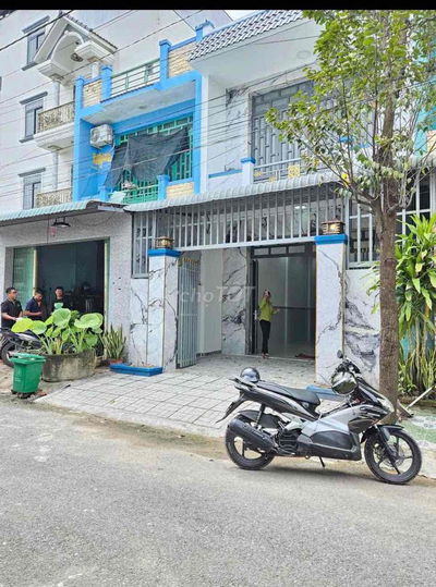 NHÀ GẦN CHỢ CẦN BÁN GẤP