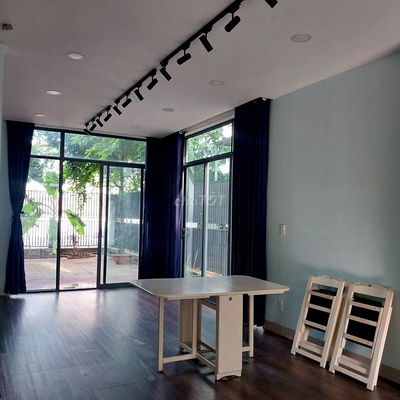 CHO THUÊ NHÀ MẶT TIỀN ĐƯỜNG B1 KĐT ĐÔNG TĂNG LONG, 3 TẦNG, NỘI THẤT CB