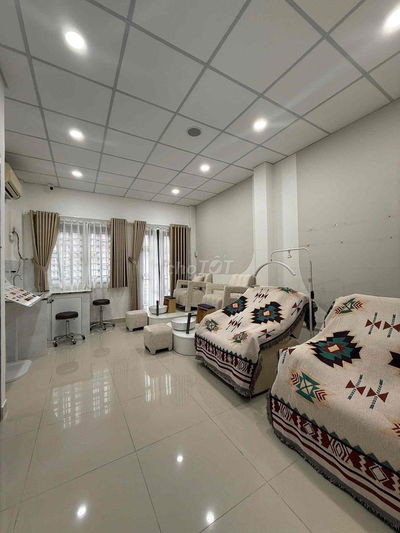share lại phòng mi và nail lầu 2 tại Huỳnh Văn Bánh