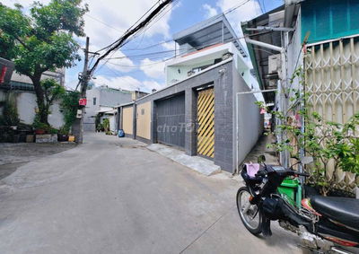 NHÀ CẤP 4 _81M2_3PN_NGAY ĐH CẢNH SÁT_HXH_THU NHẬP 12 T,R _CHỈ 5,8 TỶ