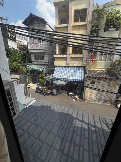bán nhà 1 trệt 3 lầu sân thượng xây mới ngay chợ chỉ 10ty tl lộc