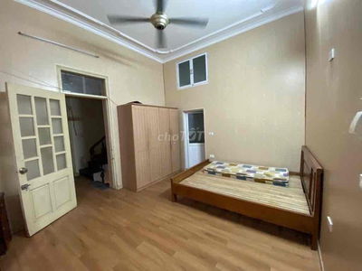 Hoàng Ngân-ngõ nông gần phố- diện tích khủng.