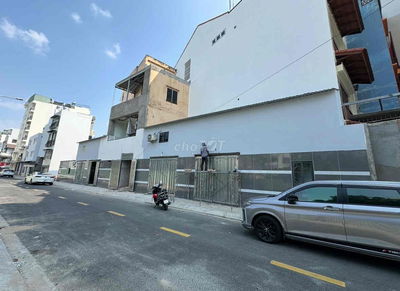 Nhà 2 Mặt tiền 34m và mặt tiền hẻm gần sân bay TSN