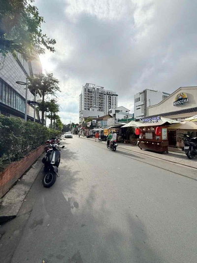 Bán Nhà Ngay Phạm Văn Đồng Cách Gigamall 20m