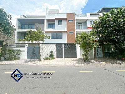 Biệt thự 8x16 full nội thất có gara ô tô đối diện UBND Quận 12