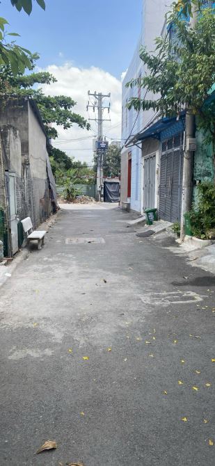 CẦN BÁN LÔ QUỐC LỘ  13, GẦN NGÃ TƯ BÌNH PHƯỚC, 100m2 , Giá 3 Tỷ 2 , SHR