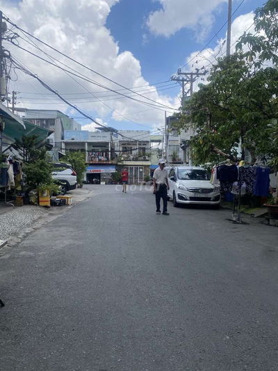 NHỈNH 5TỎI CÓ NHÀ 2TẦNG . TẠI QUẬN 7 , DT 50M2 , HẺM XE HƠI