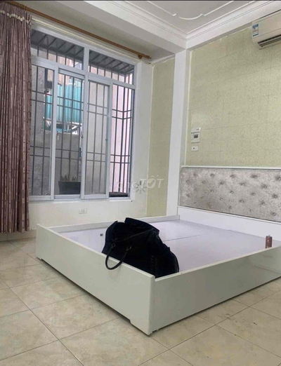 Cho thuê nguyên căn mặt ngõ 81 đường Giáp Bát