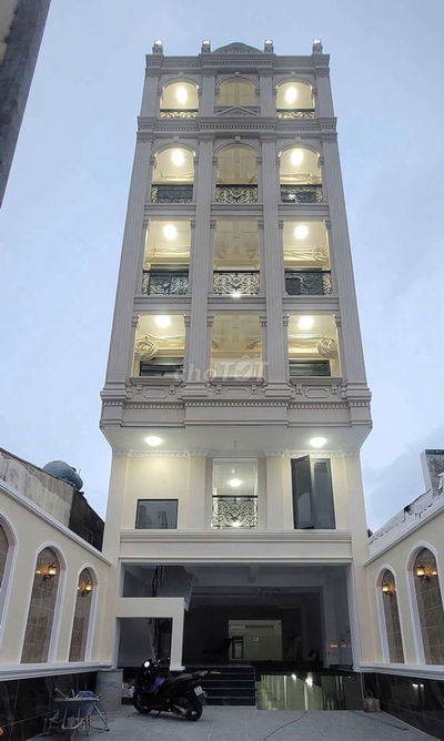 Tòa nhà 100 phòng