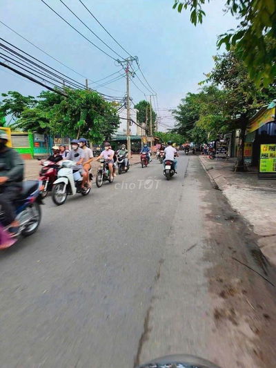 Cần bán đất MT đường Bà Điễm 2 khu dân cư đông . Tiện buôn bán