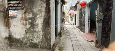 Bán nhà C4 Tả Thanh Oai 50m2 lô góc giá tốt.