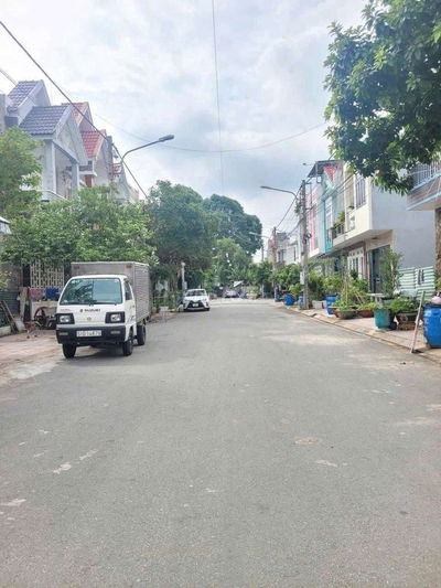 Bán Nhà 2 Tầng KDC Lê Phong Đông Hoa Dĩ An Đường10m DT70m4.9×15. 3PN