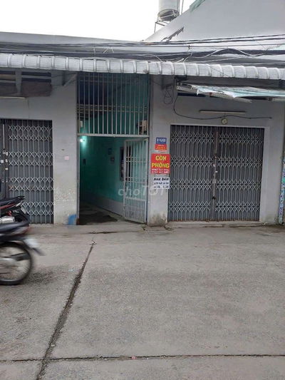 Trống 1 phòng mặt tiền khu phố 5 QL1A
