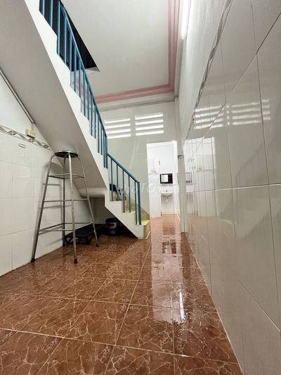 Nhà ở nguyên căn 1 trệt 1 lầu - gần Chợ , Trường học , 40m2