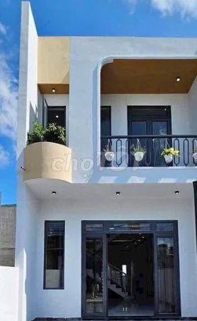 Cần bán nhà nằm mặt tiền đường lớn