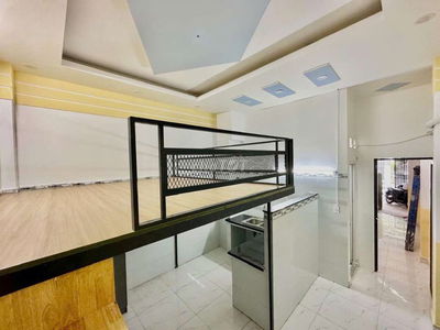 🌻GẦN CV LÀNG HOA PHÒNG TẦNG TRỆT KHOẺ RE NTCB CÓ CẢ KỆ BẾP DÀI CHỮ L