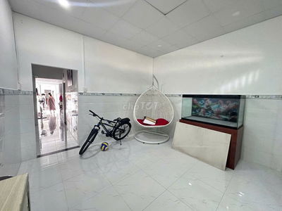 Bán nhà mặt đường 3 phòng ngủ, Quận 7 cũ, nhà mới, đẹp