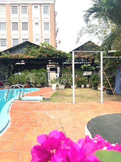 Bán khách sạn 3 mặt tiền, dt 22x24m, 1 hầm, 6 tầng