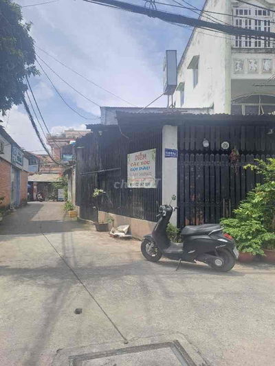 LÔ GÓC 138M2 - 6.5 x 23 - NỞ HẬU - NGUYỄN VĂN QUÁ - XÂY CHDV - GIÁ RẺ