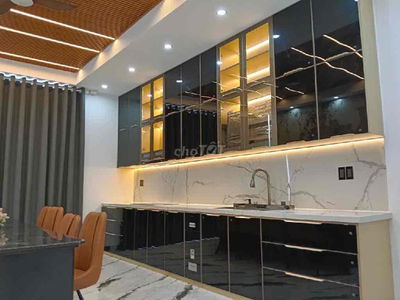 Bán Nhà phường 16 4 tầng BTCT Oto ngủ nhà - Thang máy cao cấp .