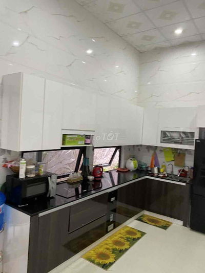 Nhà 3 tầng dt 90 m2 ngang 5m mt đường 5m5 lề 3m 3pn