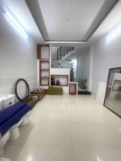 Nguyên căn hẻm Phan Văn Trị P10 GV
- DT 4x13m trệt 2 lầu  4PN, 3WC,