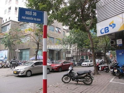 Cho thuê nhà ngõ 34 Nguyễn Thị Định, Dt 65m2 x 5 tầng, 30 triệu/tháng