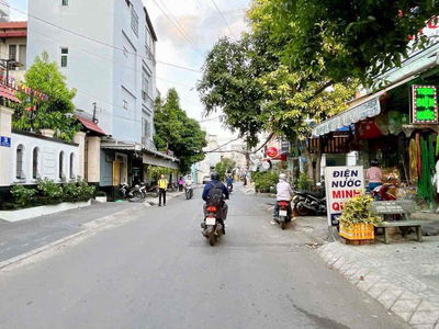Độc quyền giá : 9,1 tỷ  MTKD số 6 hà thị đát (ngay Cầu Xéo ) Dt 4x16=