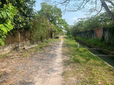 Ngộp giá sốc! Bán lô đất có căn nhà mt đường xe tải, dt 2.703m, thổ cư
