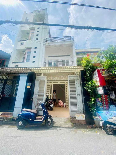 Nguyen căn 4 dài 17 m trệt lầu hẻm 6m thông kd buôn bán