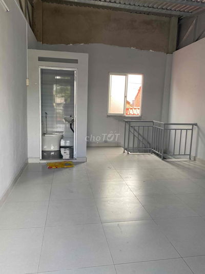 Nhà mới xây, mặt tiền đường lớn ngã ba Tân Xuân