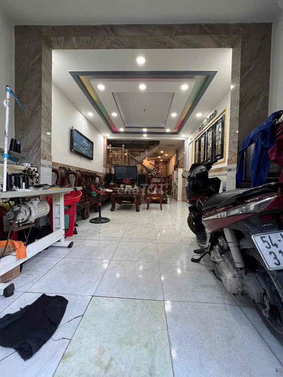 NHÀ 1 LẦU HUỲNH THỊ NA VÔ DT 4x14 . HẺM Ô TO
