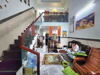 Nhà đúc lững đẹp như mới 3.8x18m Shr cách Bv Hóc Môn chỉ vài bước chân